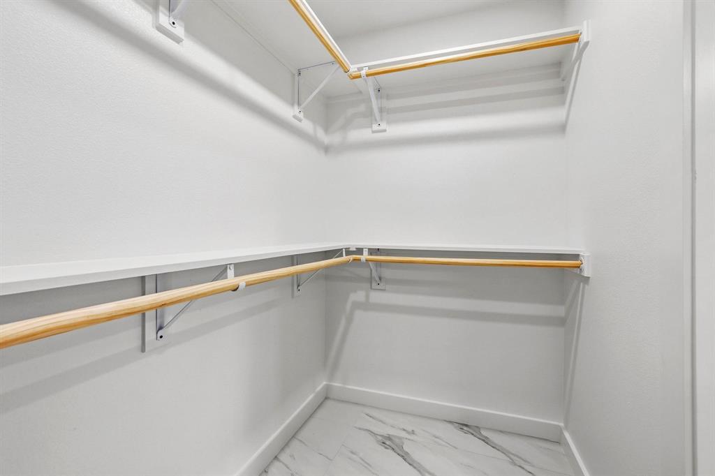 709 Lipscomb Street Bonham, TX 75418 - Photo 21 of 33 Primary Walk-In Closet