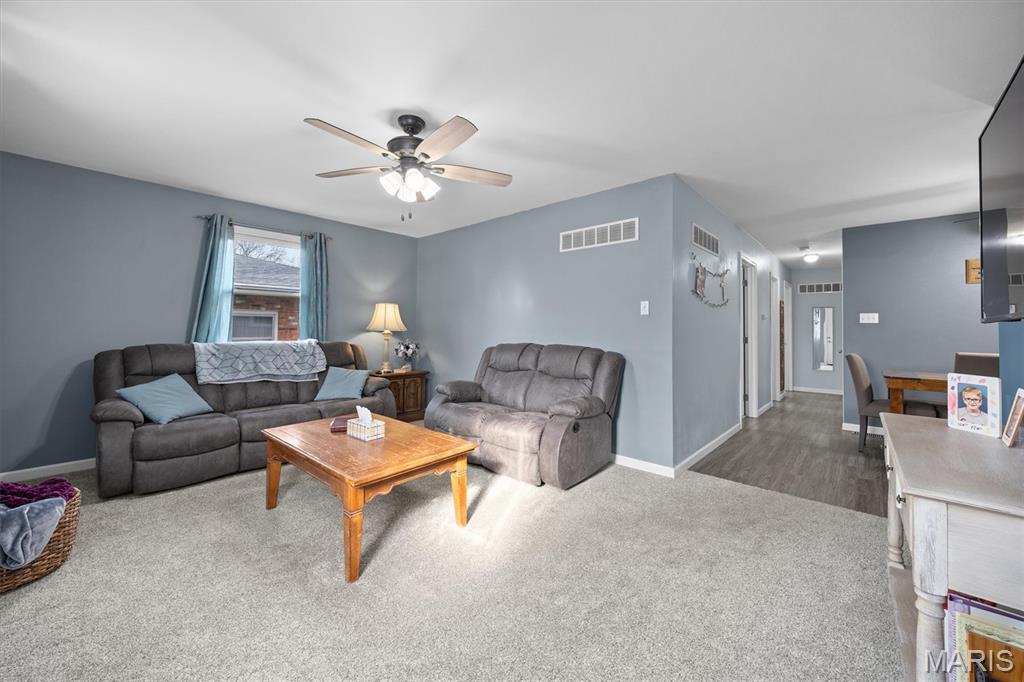 35 Cardinal Lane Highland, IL 62249 - Photo 4 of 38