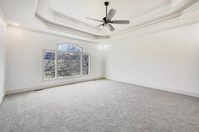 $600,000 | 10105 Northwest River Hills Drive, Parkville, MO 64152