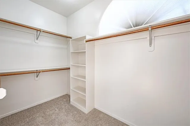 $600,000 | 10105 Northwest River Hills Drive, Parkville, MO 64152