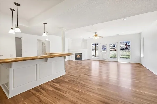 $600,000 | 10105 Northwest River Hills Drive, Parkville, MO 64152