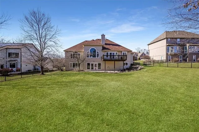 $600,000 | 10105 Northwest River Hills Drive, Parkville, MO 64152