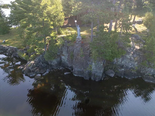 $3,000,000 | 1 Ramsey Island, Michigamme, MI 49861