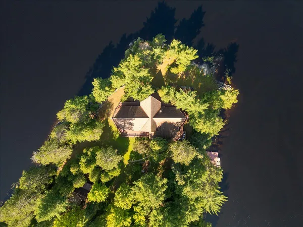 $3,000,000 | 1 Ramsey Island, Michigamme, MI 49861