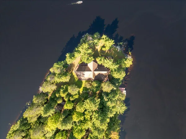 $3,000,000 | 1 Ramsey Island, Michigamme, MI 49861