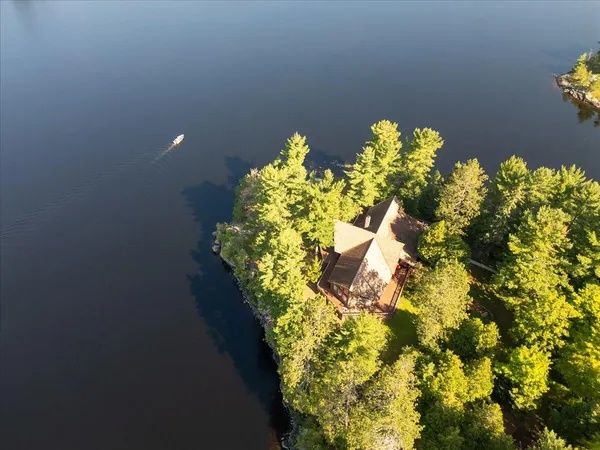 $3,000,000 | 1 Ramsey Island, Michigamme, MI 49861