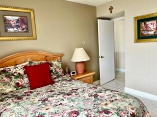 6901 Cypress Road, Unit D12 Plantation, FL 33317 - Photo 14 of 16 2nd bedroom across from guest bath