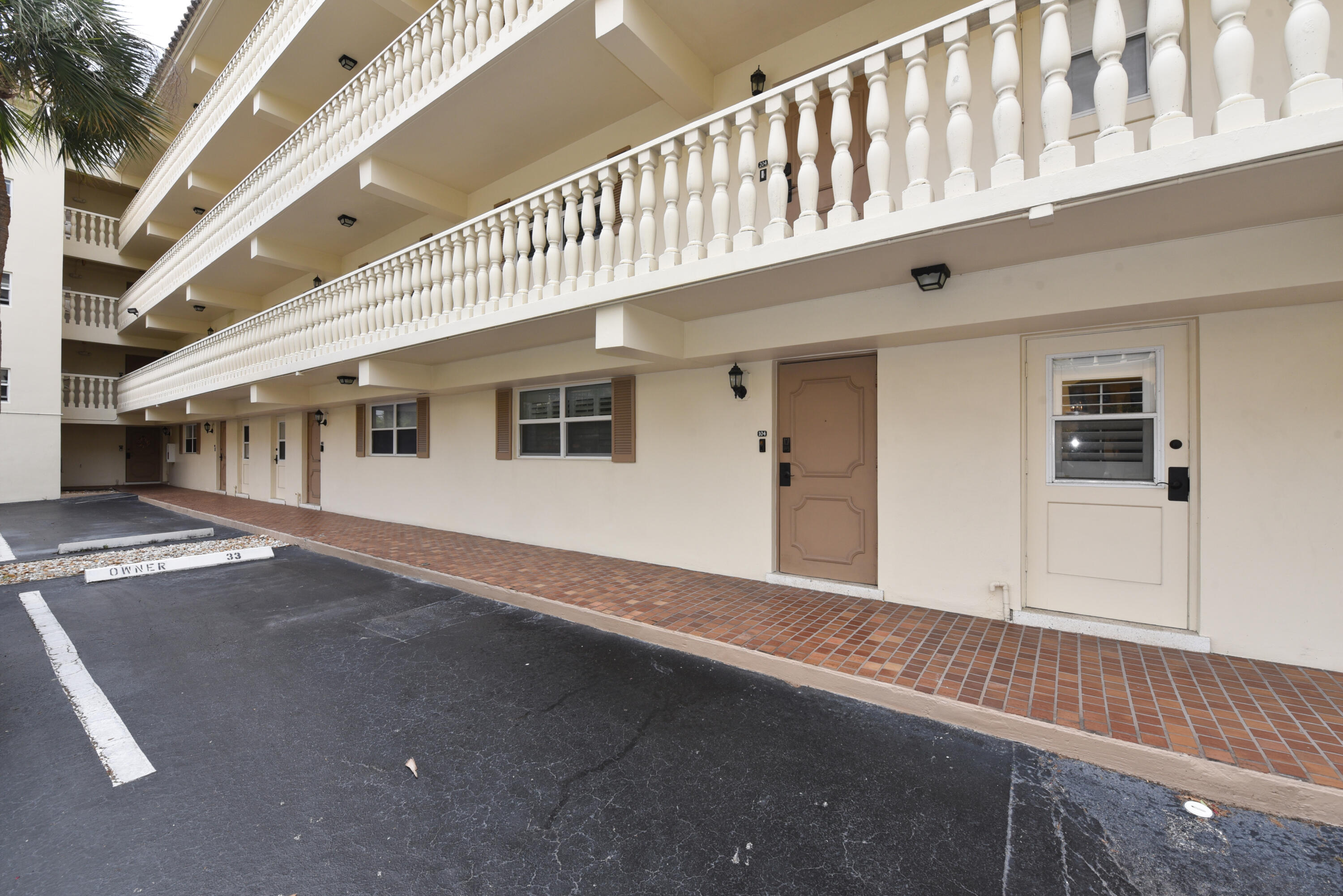 200 East Royal Palm Road, Unit 1040 Boca Raton, FL 33432 - Photo 37 of 40 200 E Royal Palm Rd_104_Denine McKerchie