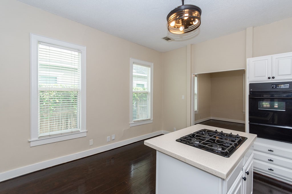 3909 Barnes Street Houston, TX 77007 - Photo 9 of 22 Enough room for a table to have a dining room