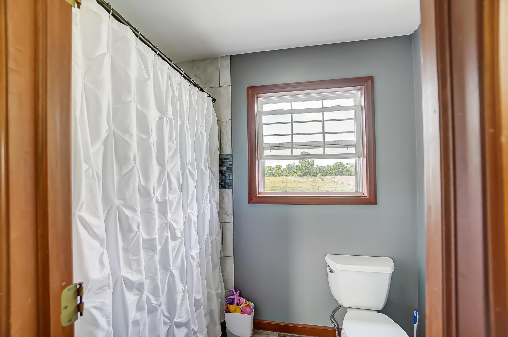 1880 Walker Road Hilliard, OH 43026 - Photo 29 of 46 Upstairs Full Bath