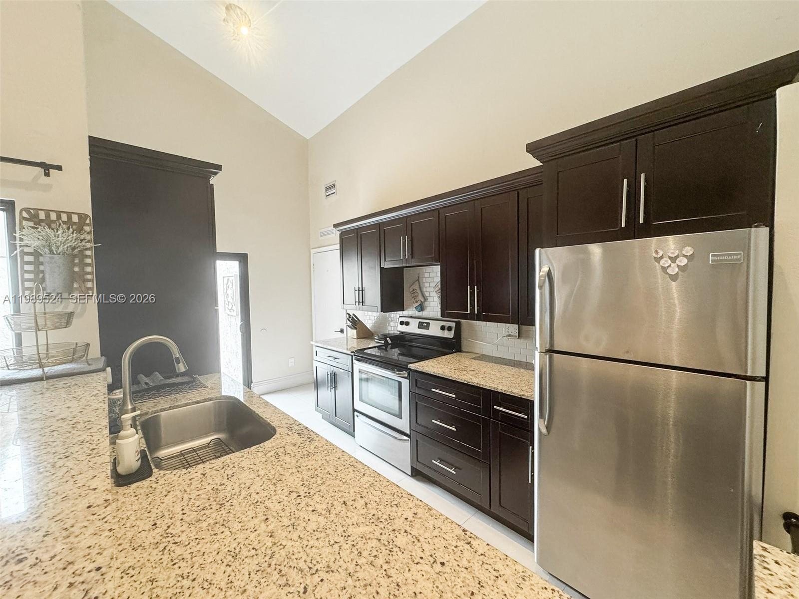 9635 Southwest 74th Street Miami, FL 33173 - Photo 12 of 44