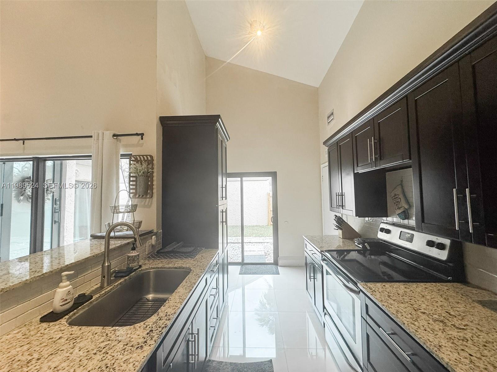 9635 Southwest 74th Street Miami, FL 33173 - Photo 13 of 44