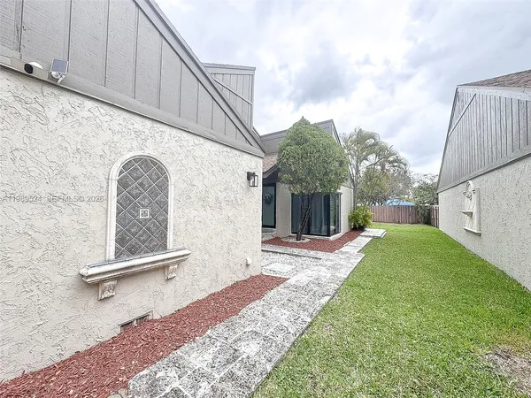 $3,850 | 9635 Southwest 74th Street, Miami, FL 33173