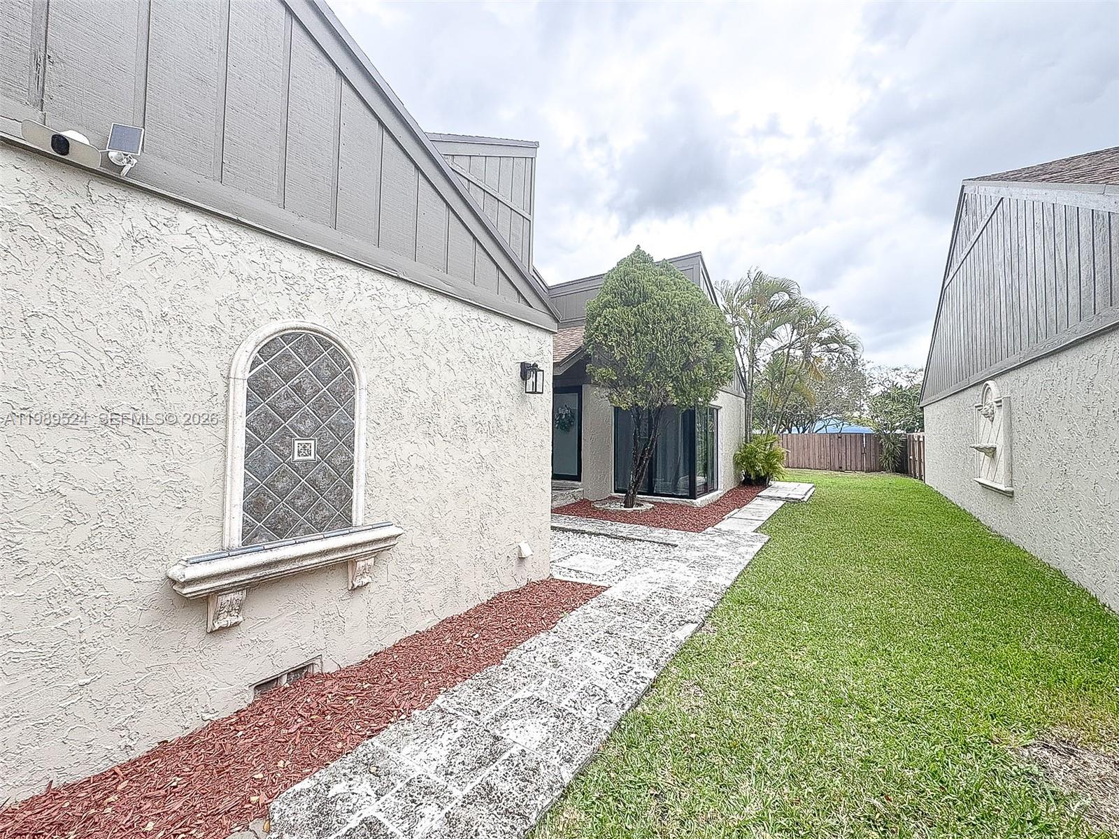 9635 Southwest 74th Street Miami, FL 33173 - Photo 4 of 44