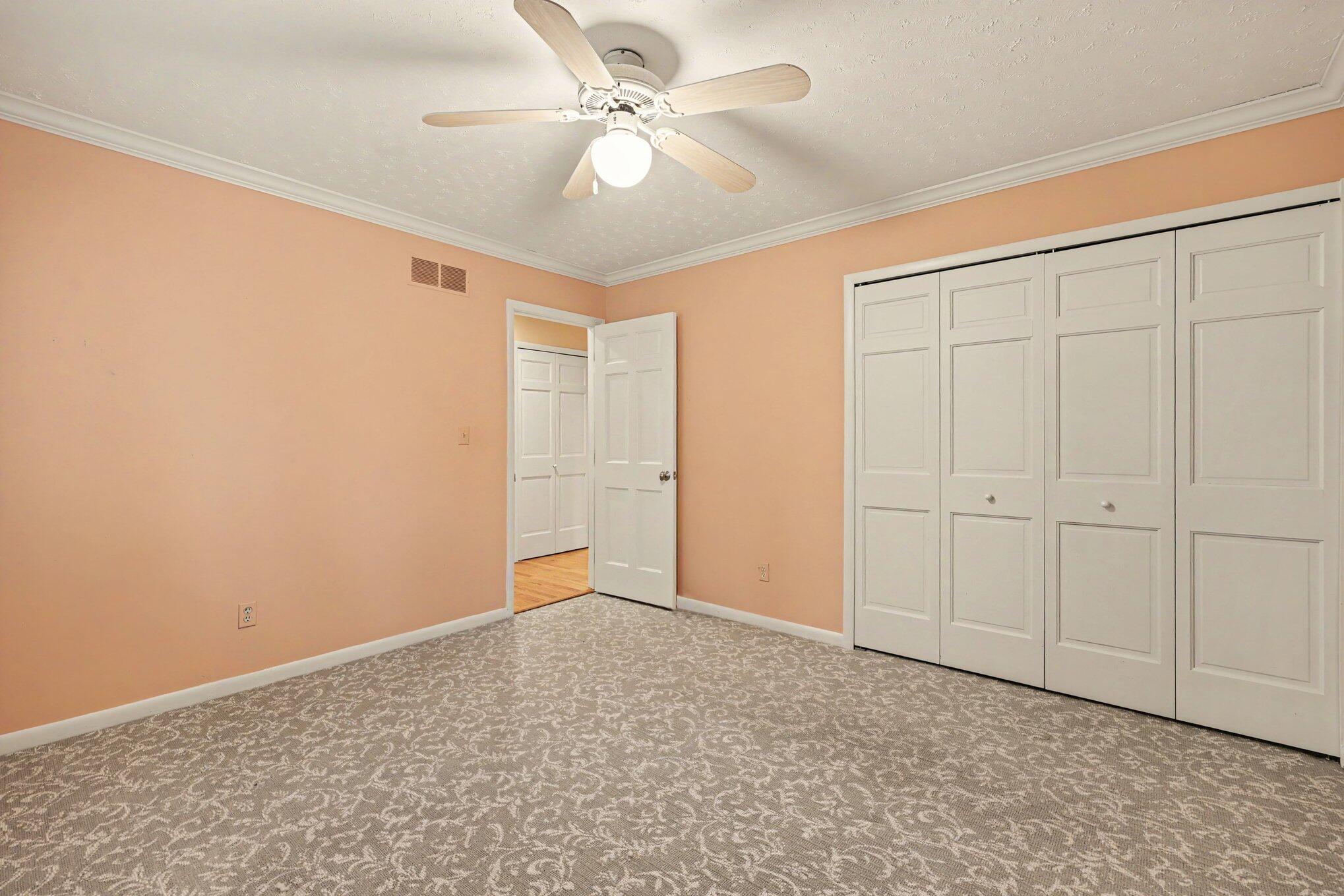 2514 Hawthorne Road Ann Arbor, MI 48104 - Photo 47 of 86 054_file_8878