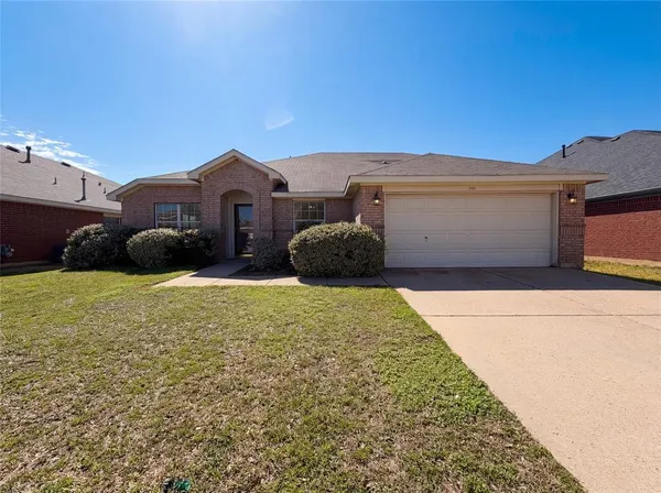 $305,000 | 501 West Clover Park Drive, Fort Worth, TX 76140
