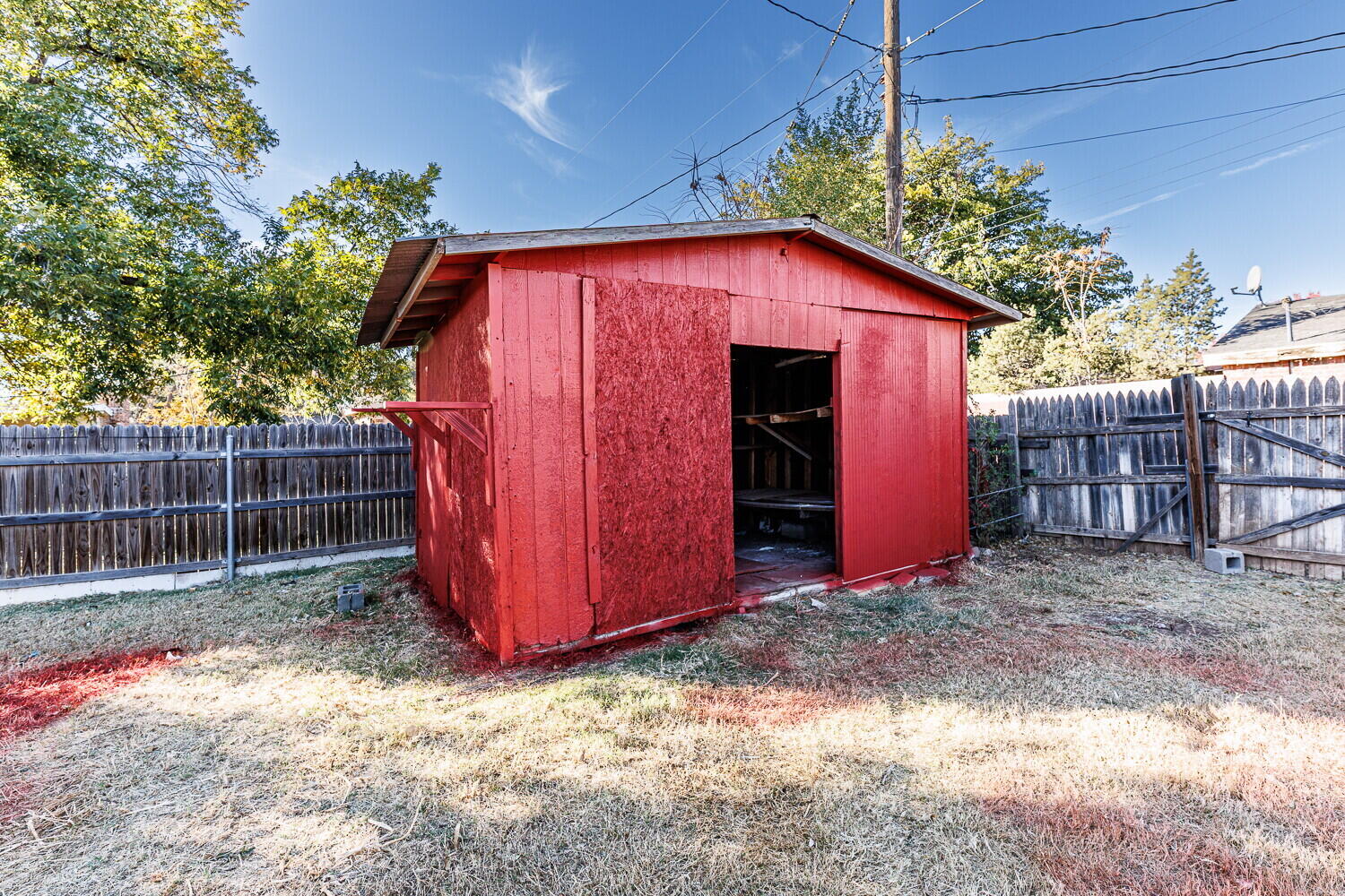 4402 44th Street Lubbock, TX 79414 - Photo 31 of 34 a view of a small barn with wooden fence