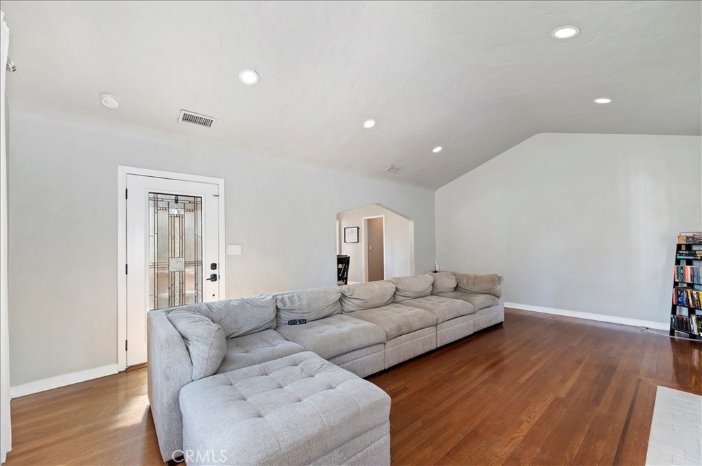 3968 Elmwood Court Riverside, CA 92506 - Photo 7 of 38