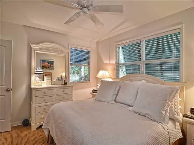 1048 Southeast Riverside Drive Stuart, FL 34996 - Photo 12 of 25