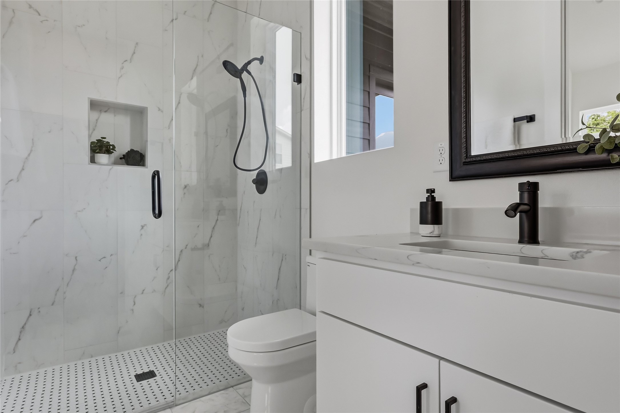 6809 Porter Street, Unit 1 Austin, TX 78741 - Photo 18 of 40 In-law suite bathroom.