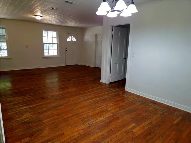 $152,500 | 200 South Preston Street, Wolfe City, TX 75496