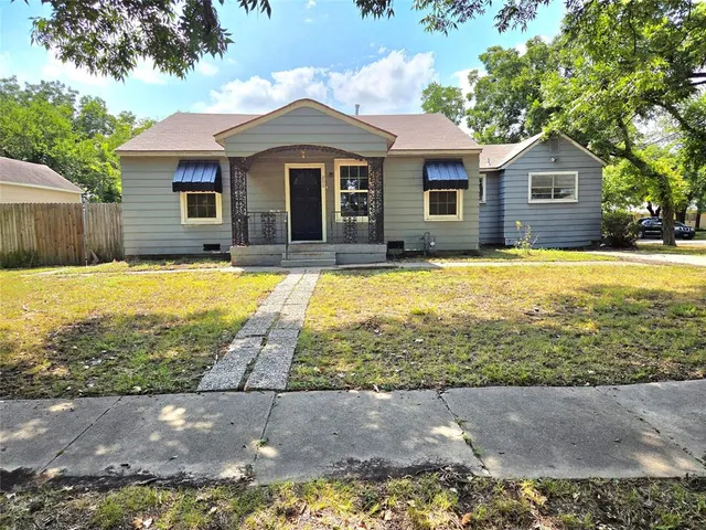$152,500 | 200 South Preston Street, Wolfe City, TX 75496