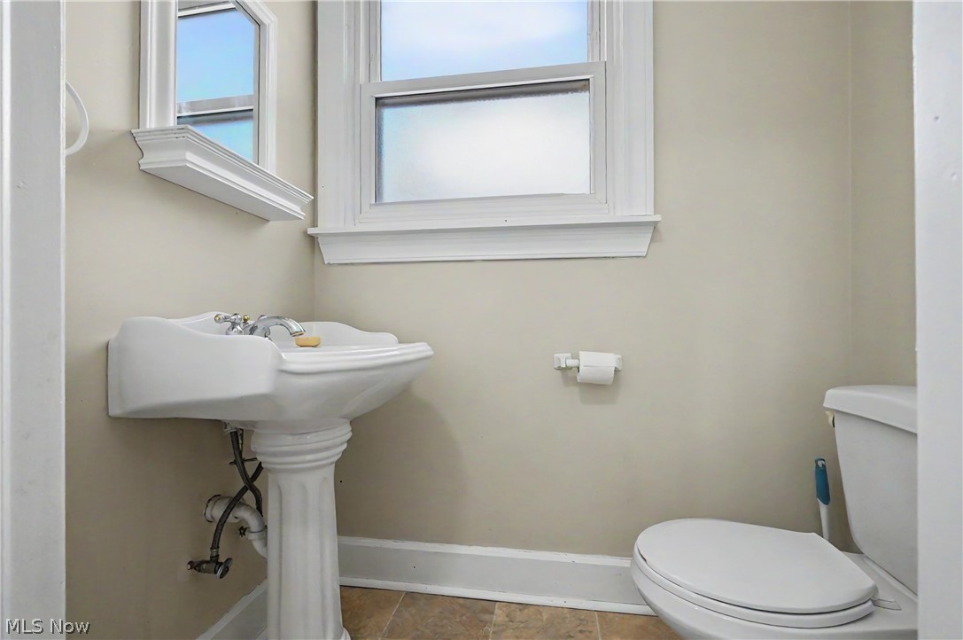 944 Canfield Road Youngstown, OH 44511 - Photo 11 of 20 Gallery Image 11