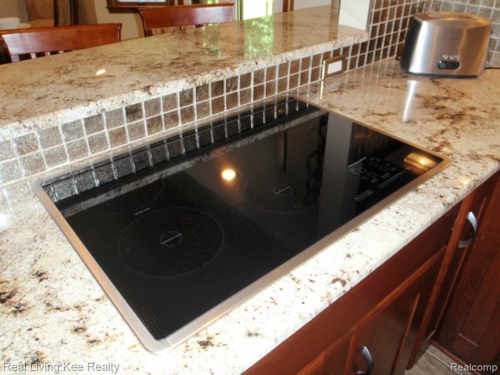 60739 Eyster Road Rochester, MI 48306 - Photo 5 of 37 Induction Cooktop