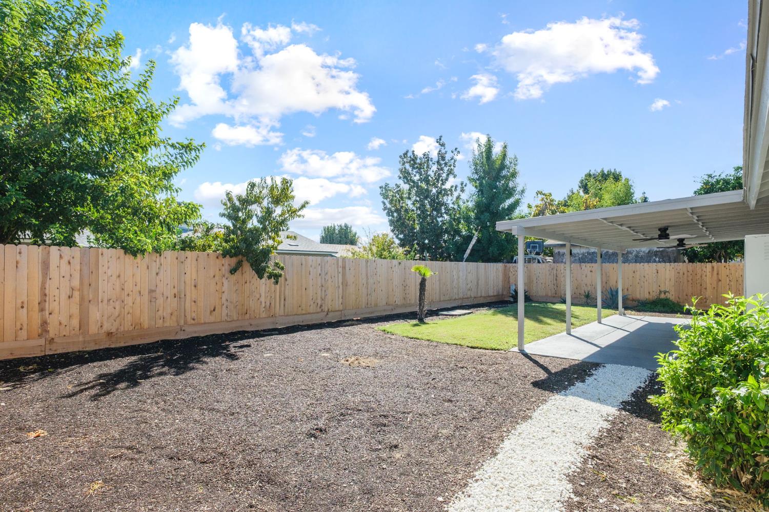 3062 Jasper Street Selma, CA 93662 - Photo 24 of 26 a view of a backyard