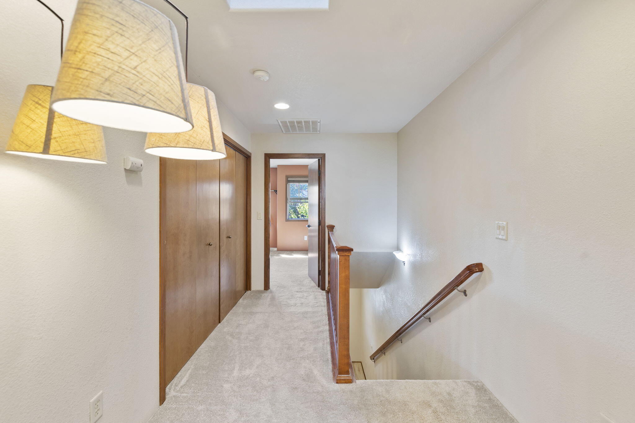 3126 Alameda Street, Unit 319 Medford, OR 97504 - Photo 23 of 48 Upstairs Hall