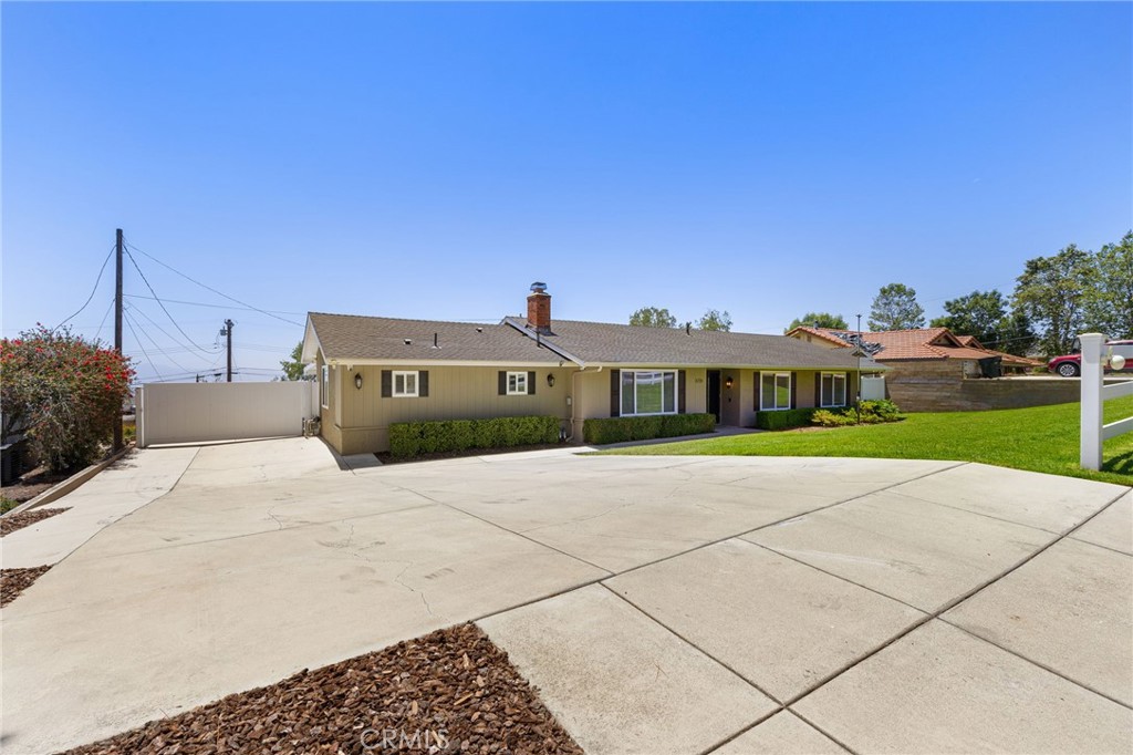 8729 Hillside Road Rancho Cucamonga, CA 91701 - Photo 4 of 66 a front view of a house with a garden