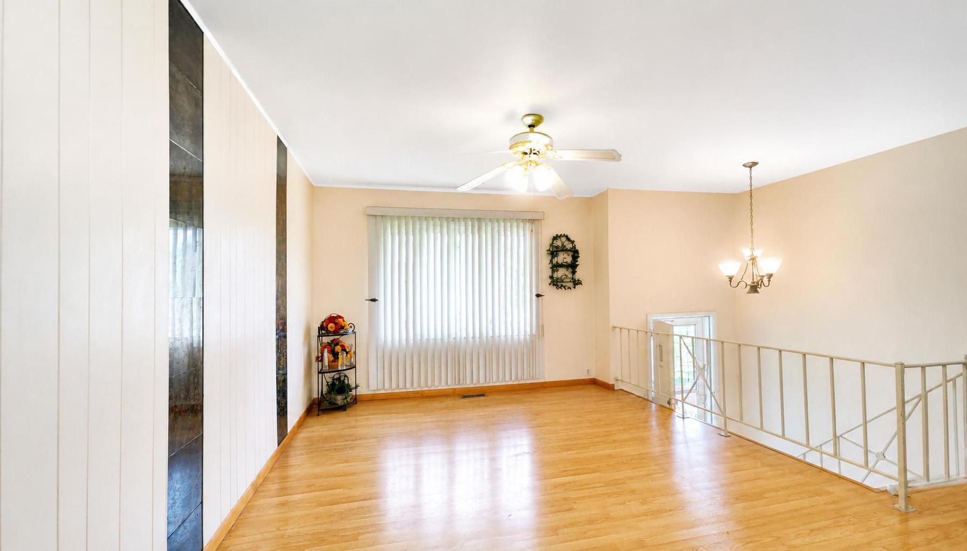 418 Arnold Avenue Romeoville, IL 60446 - Photo 2 of 16