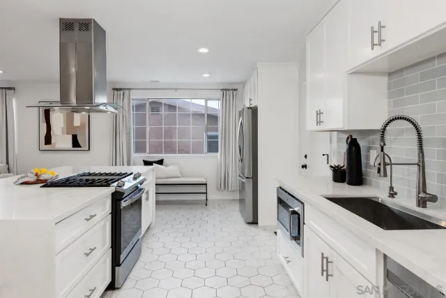 $1,225,000 | 7541 Salizar Street, San Diego, CA 92111