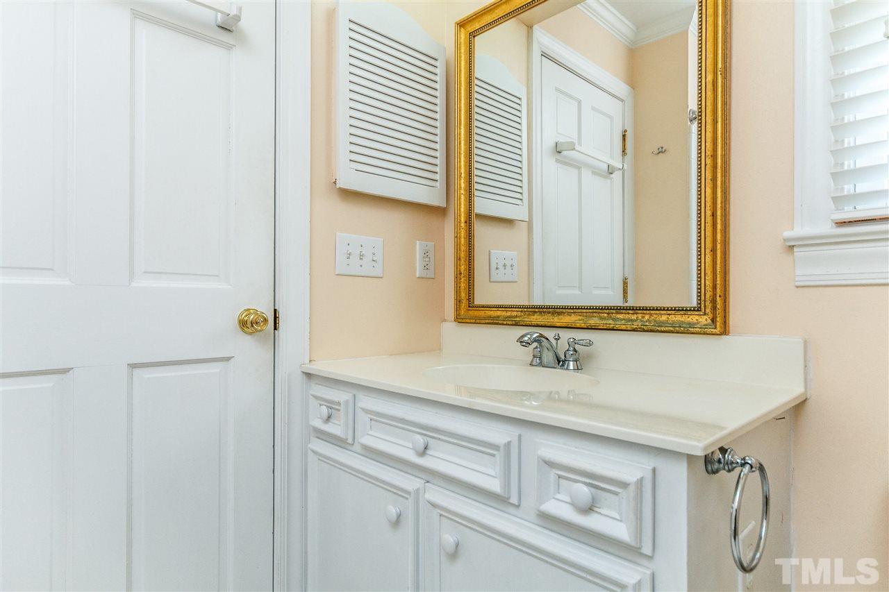 2508 Winterbury Court Raleigh, NC 27607 - Photo 17 of 30 Gallery Image 17