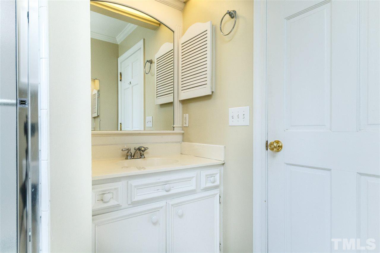 2508 Winterbury Court Raleigh, NC 27607 - Photo 21 of 30 Gallery Image 21