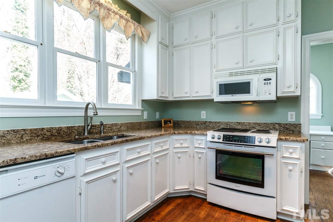 2508 Winterbury Court Raleigh, NC 27607 - Photo 8 of 30 Gallery Image 8