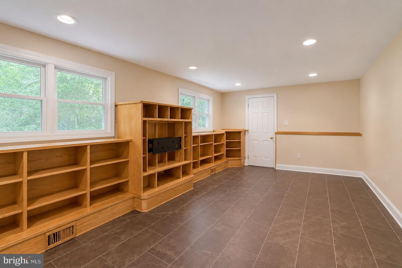 947 Cherry Hill Road Princeton, NJ 08540 - Photo 16 of 38