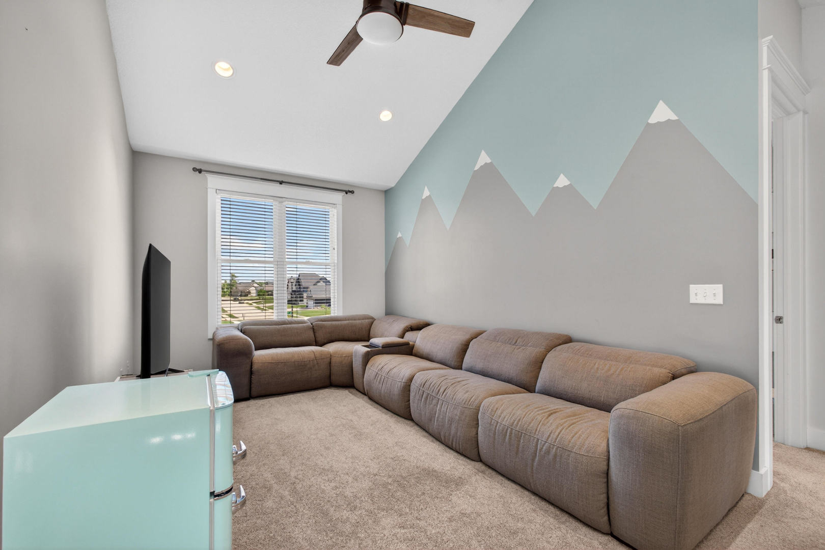 5700 Emily Road Bettendorf, IA 52722 - Photo 20 of 58 a living room with furniture and a window