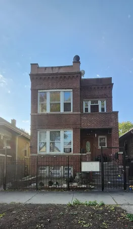 $1,400 | 4825 West Bloomingdale Avenue, Unit GR, Chicago, IL 60639