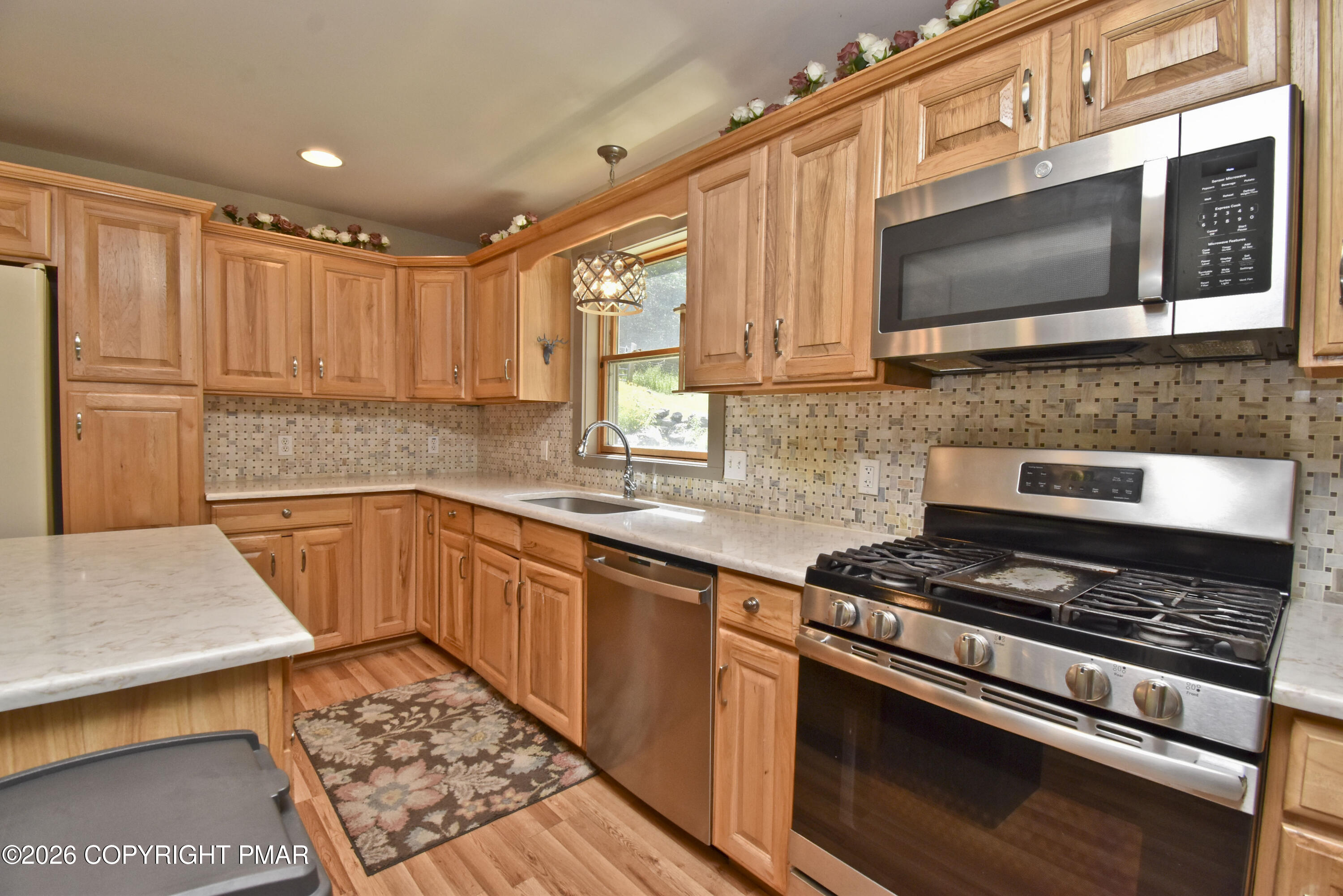 186 Quiet Valley Road Stroudsburg, PA 18360 - Photo 5 of 64 2 Kitchen (3)
