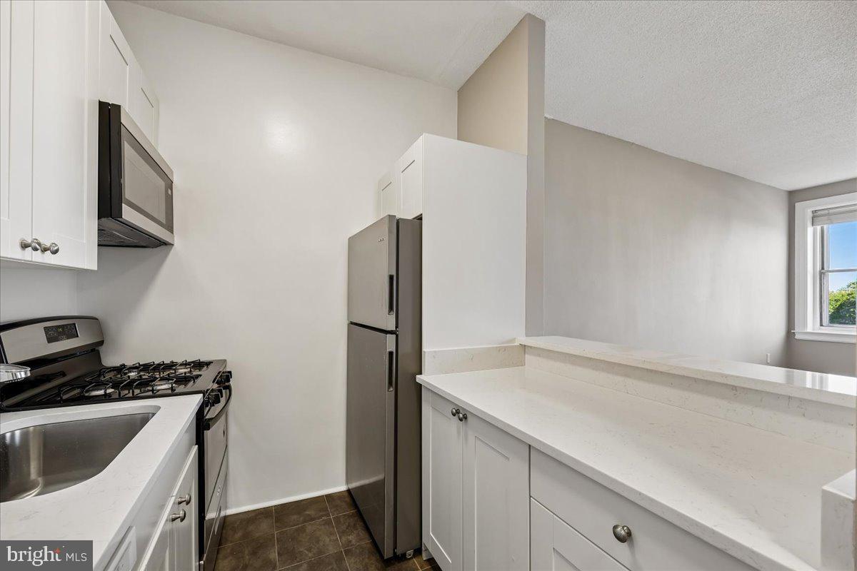 1851 Columbia Road Northwest, Unit 401 Washington, DC 20009 - Photo 6 of 32 Breakfast counter