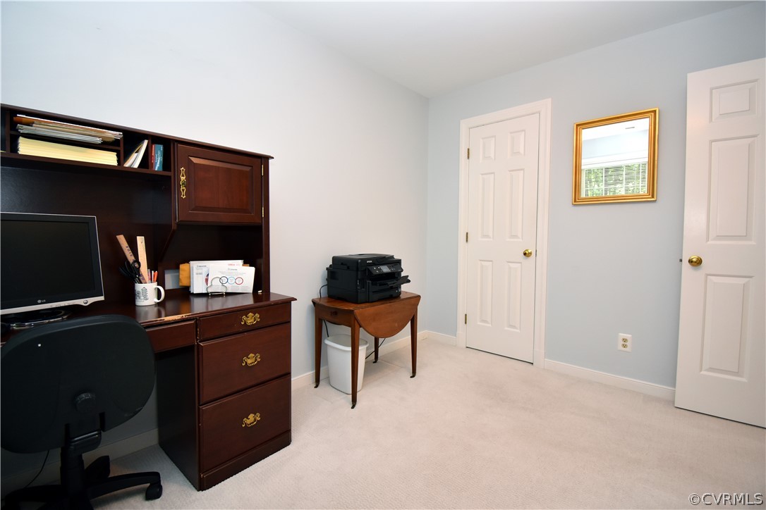8331 Cherokee Road Richmond, VA 23235 - Photo 31 of 47 a livingroom with workspace and a window