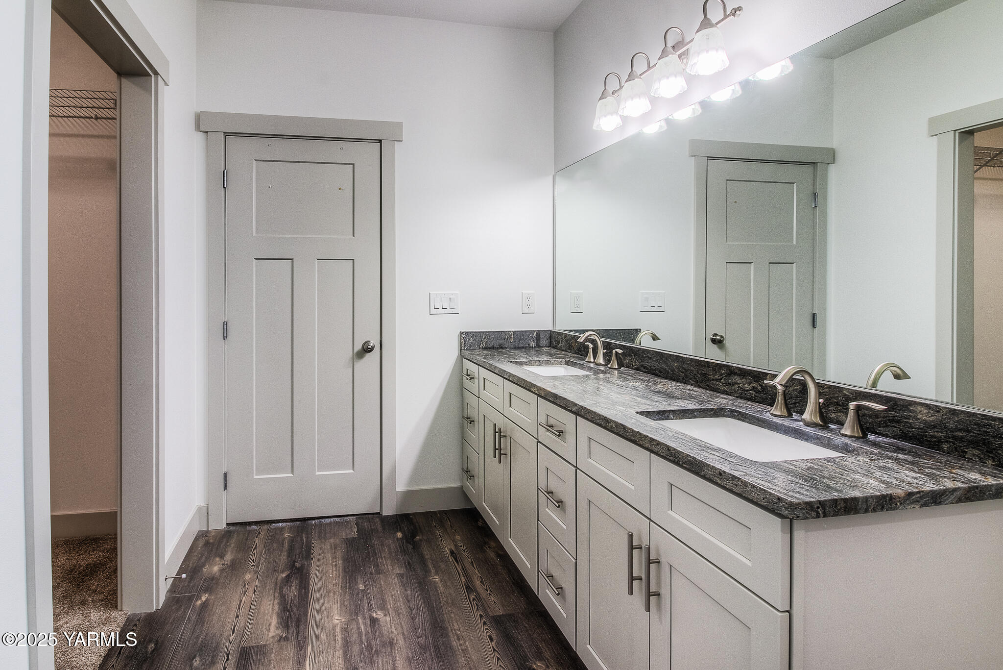 15020 Douglas Road Yakima, WA 98908 - Photo 20 of 38 20 Primary Bathroom