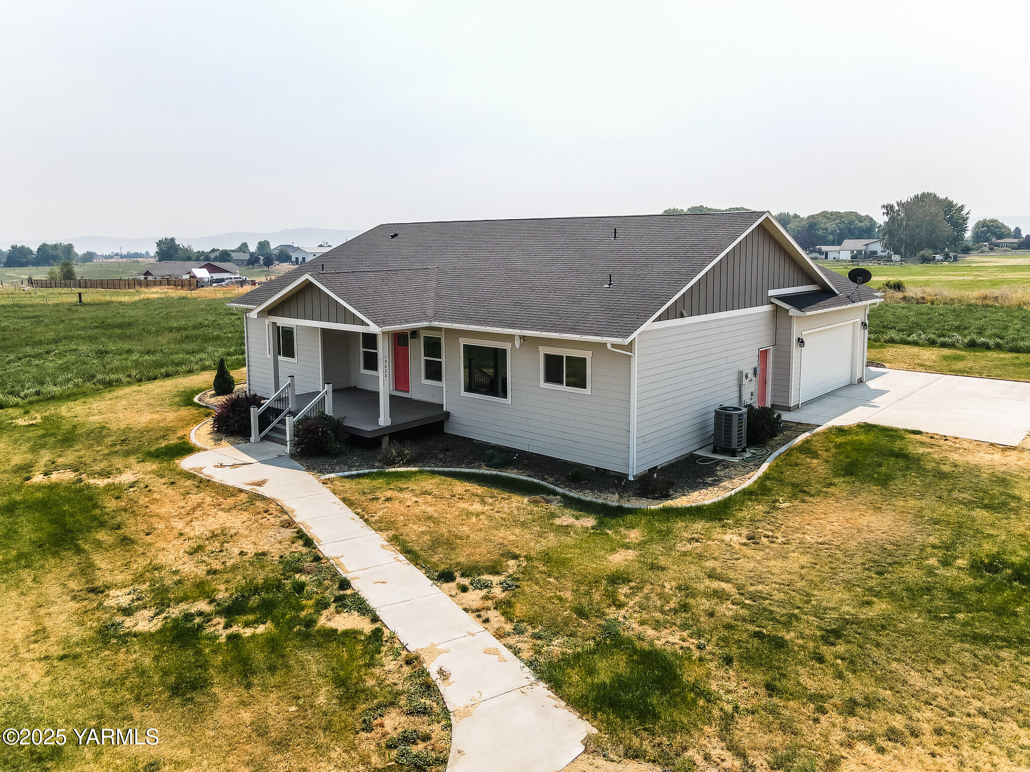 15020 Douglas Road Yakima, WA 98908 - Photo 2 of 38 2 Front of Home