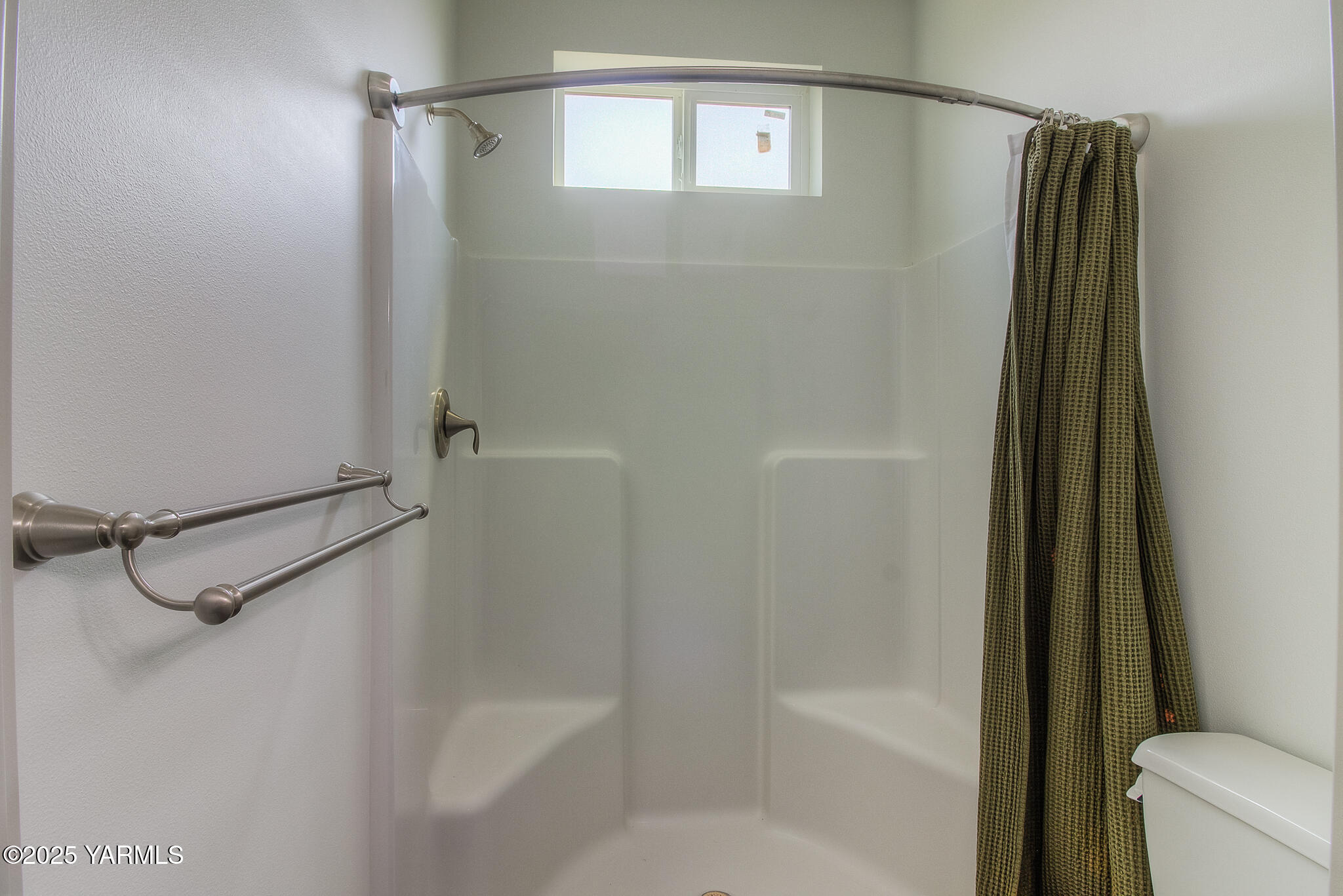 15020 Douglas Road Yakima, WA 98908 - Photo 26 of 38 26 Bathroom