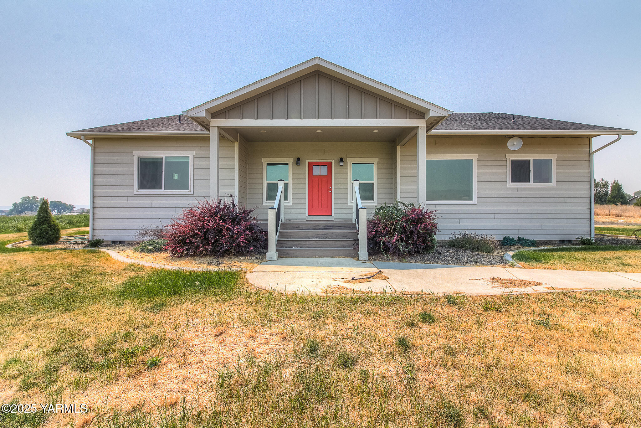 15020 Douglas Road Yakima, WA 98908 - Photo 3 of 38 3 Front