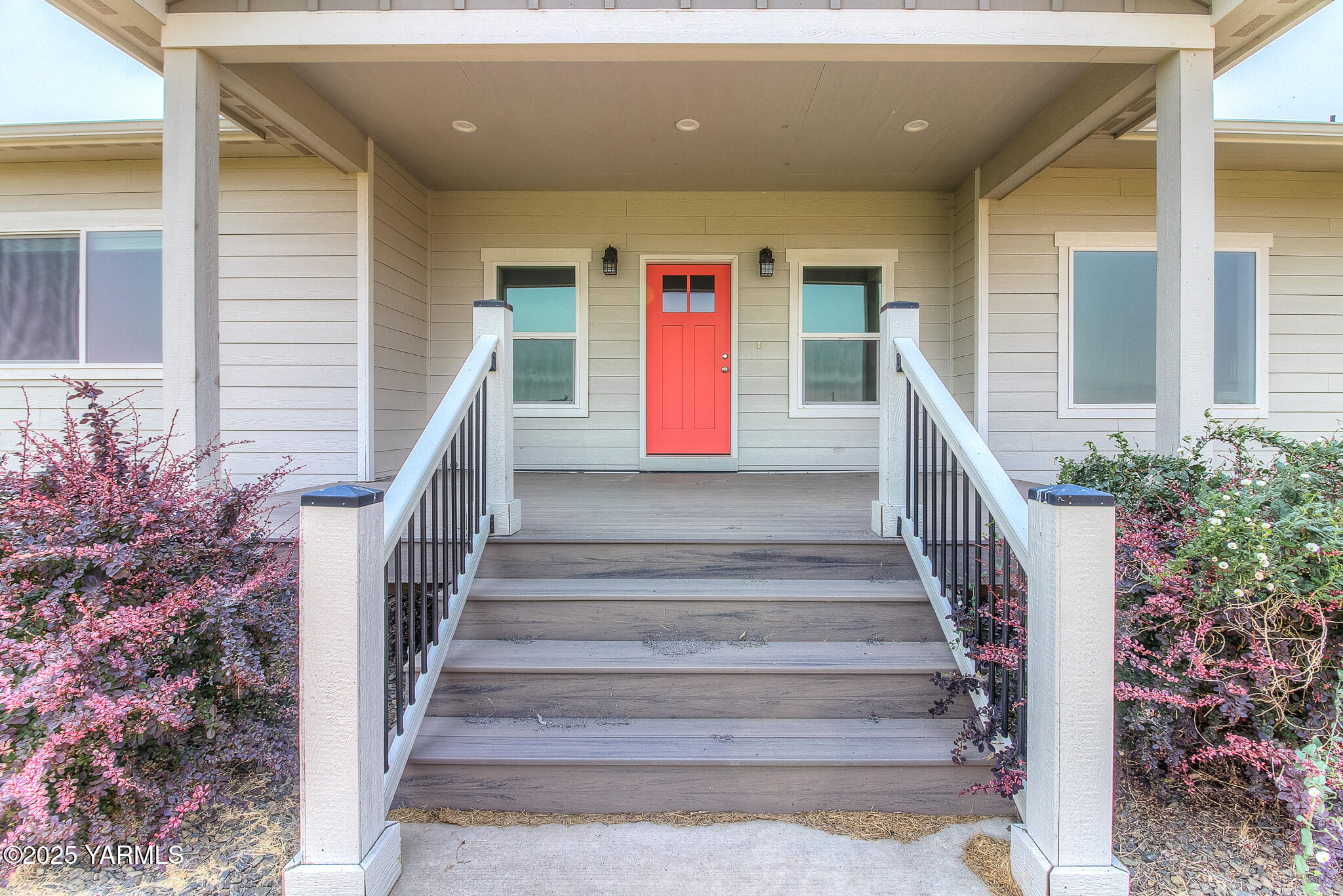 15020 Douglas Road Yakima, WA 98908 - Photo 31 of 38 31 Front Porch