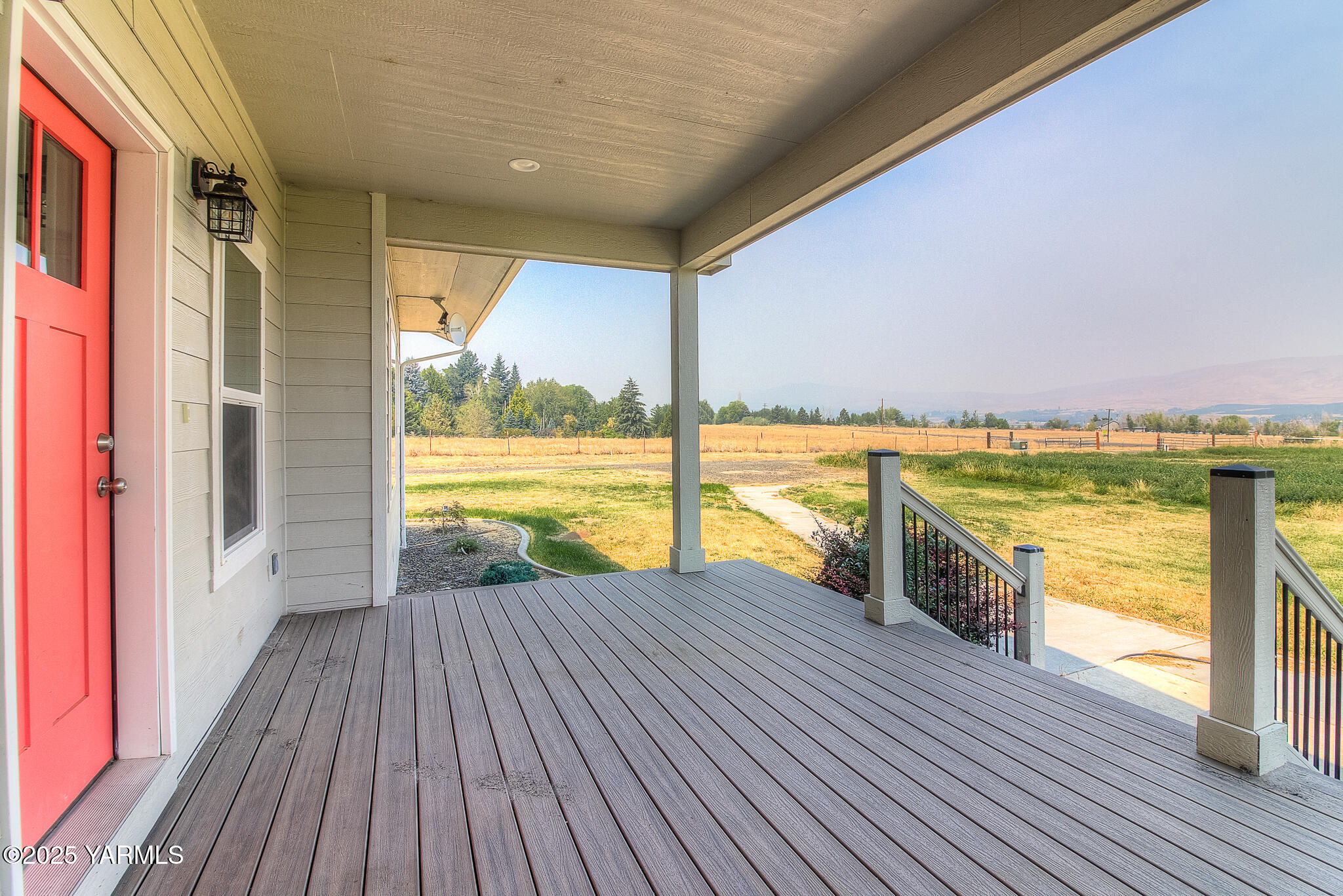 15020 Douglas Road Yakima, WA 98908 - Photo 32 of 38 32 Front Porch