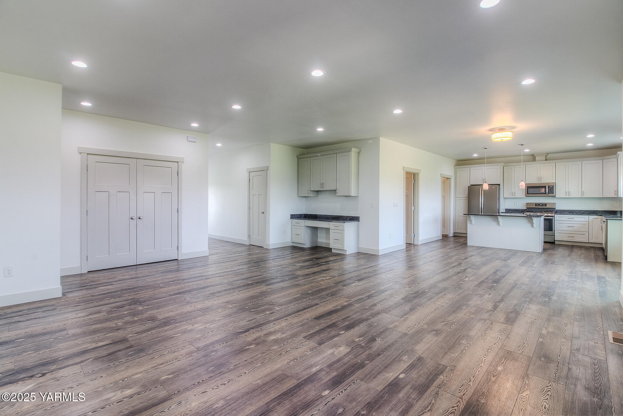15020 Douglas Road Yakima, WA 98908 - Photo 4 of 38 4 Great Room
