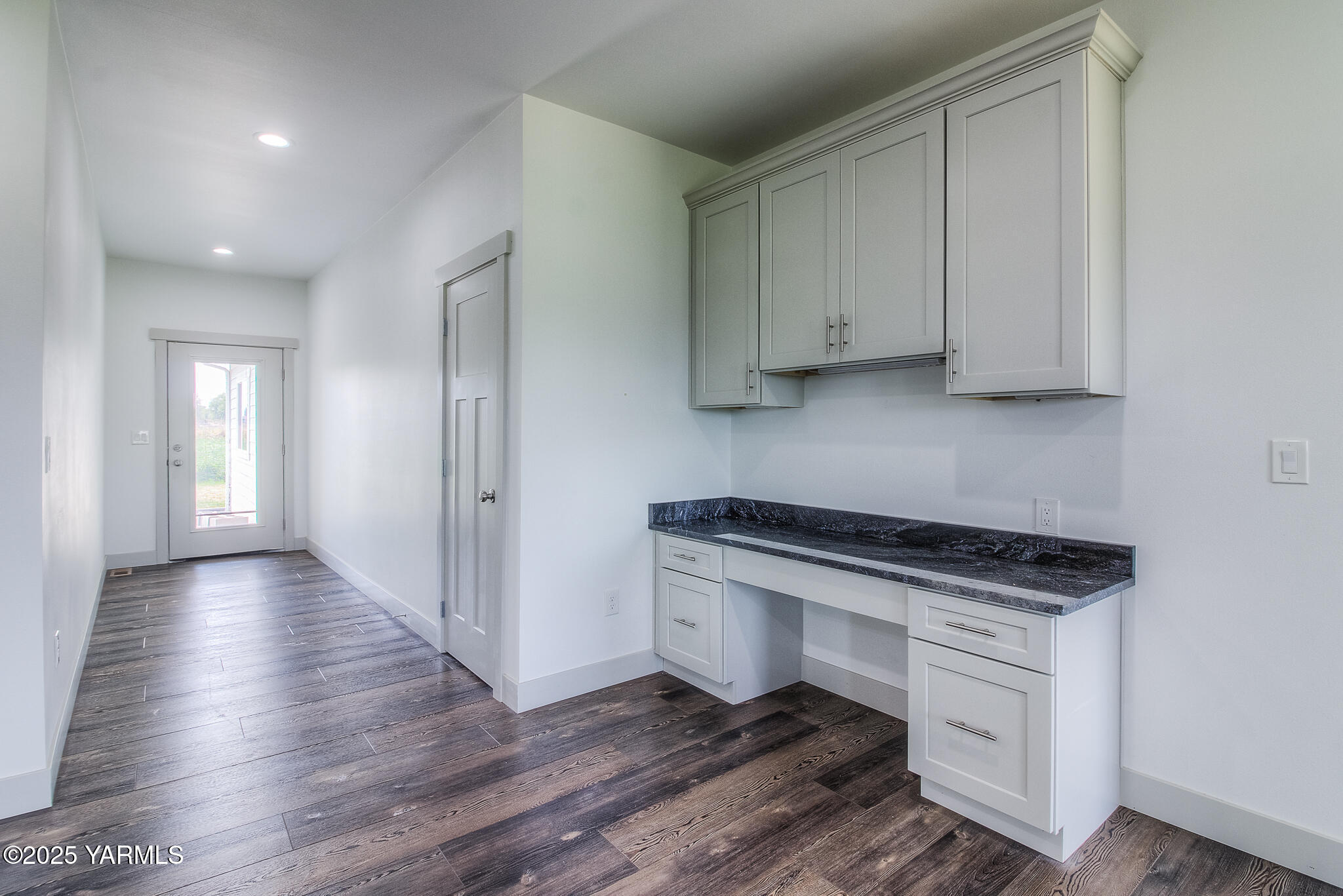 15020 Douglas Road Yakima, WA 98908 - Photo 7 of 38 7 Work Station